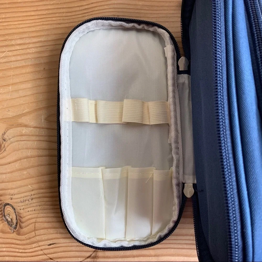 Hanging travel gym bag